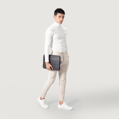 01 TheBaxterBlackLeatherLaptopSleeveFullModel 2 1666190000807